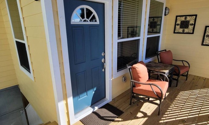 La Porte House | Cozy 3 bedroom 3 bath King Bed Suite near Sylvan Beach