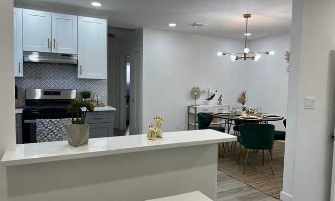 Throgs Neck Apartment | Cozy 3 Bedroom Apartment in the Bronx -Throggs neck