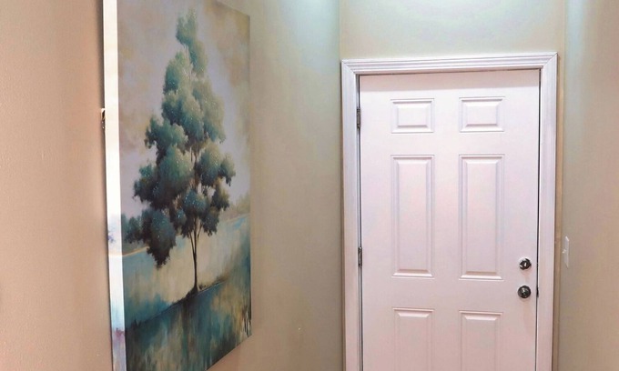 Lawrence Apartment | Cozy 3 Bedroom Apartment Minute's From Downtown Lawrence