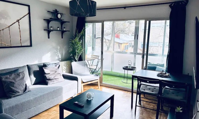 Fuencarral Apartment | Cozy 3 Bedroom Apartment in Fuencarral