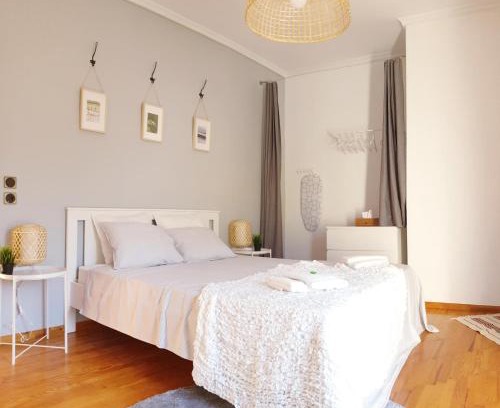 Livadhia Apartment | Cozy 3 Bedroom Apartment