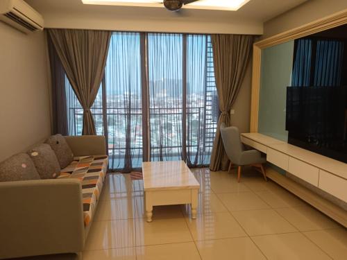 Bunga Paya Pantai Apartment | Cozy 3-bedroom Apartment with Swimming Pool