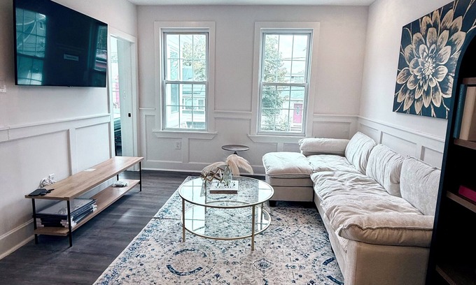 Vauxhall Apartment | Cozy 3 bedroom apartment-10 mins EWR Airport, 30 mins NYC 20 mins American Dream