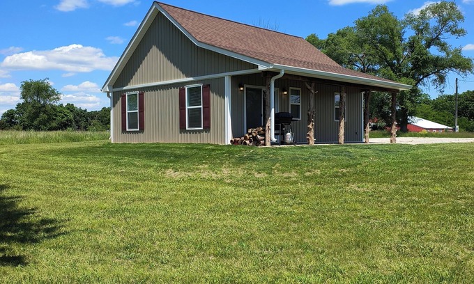 Argyle House | Cozy 3 bedroom cabin, country setting, North East Missouri