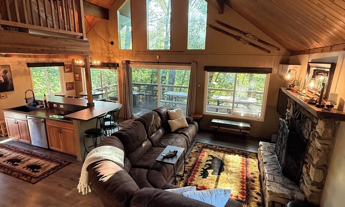 Wishon Cabin | Cozy 3-bedroom cabin in tranquil Wishon at Bass Lake near Yosemite National Park