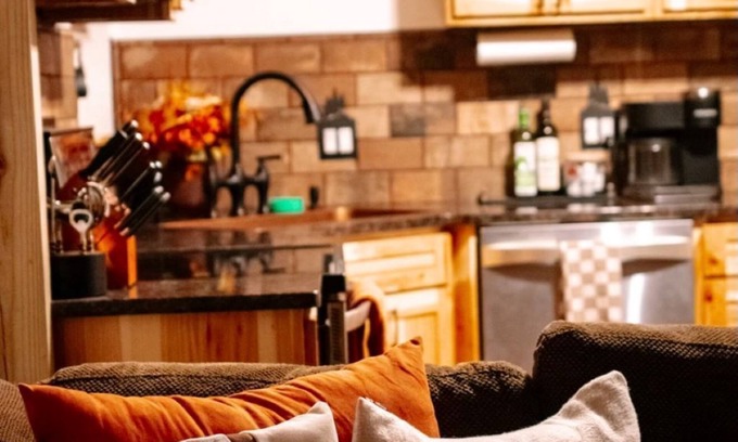 North East Cabin | Cozy 3-bedroom cabin in charming North East