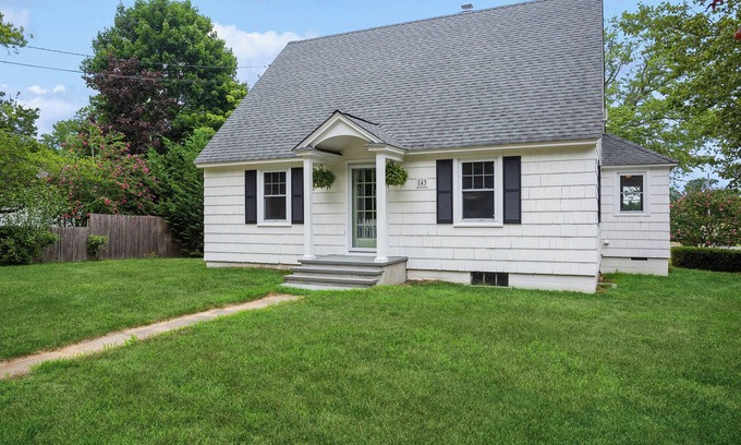 Sag Harbor House | Cozy 3-Bedroom Cape House Near Havens Beach