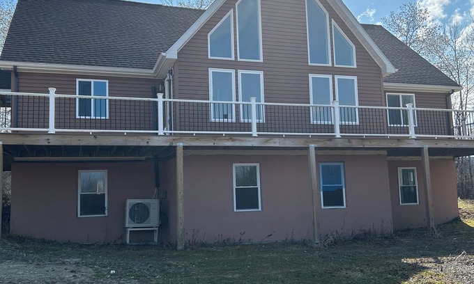 Etna Ski Chalet | Cozy 3-bedroom chalet in lovely Freeville with AC, WiFi