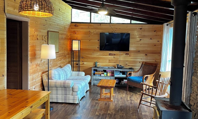 Georgian Bay Cabin | Cozy 3 Bedroom Cottage on the Trent Severn Waterway