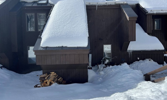Plymouth Condo | Cozy 3-bedroom condo located in Plymouth, VT .n12 miles to Okemo mountain-