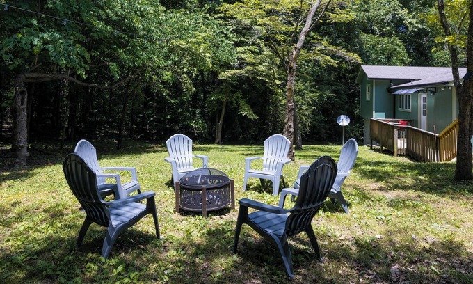 Dickson Cottage | Cozy 3-Bedroom Cottage, Near the Lake