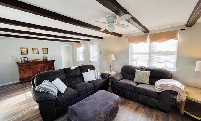 Malvern House | Cozy 3 Bedroom Cottage on farm