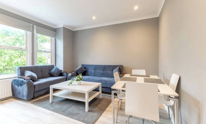 Mapesbury Apartment | Cozy 3-bedroom Flat in Willesden Green London