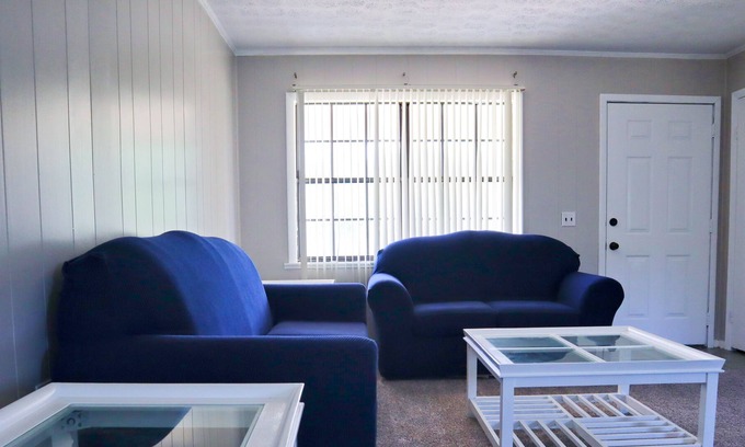 Thomas Drive House | Cozy 3 Bedroom Guesthouse w/Full Kitchen (30 Minutes to the BEACH)