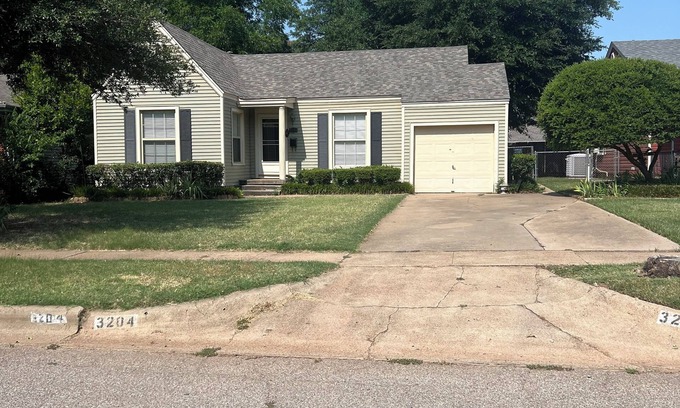 Wichita Falls House | Cozy 3-bedroom house in enjoyable Wichita Falls next to Midwestern State.