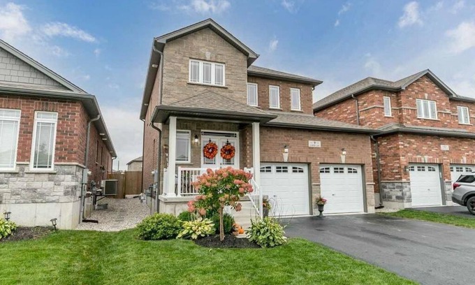 Barrie House | Cozy 3 bedroom home perfect for small gatherings