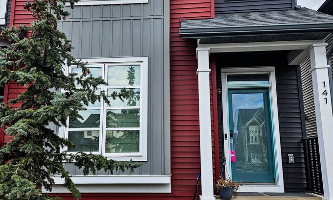 Airdrie House | Cozy 3 Bedroom Home Retreat with a Private Office.