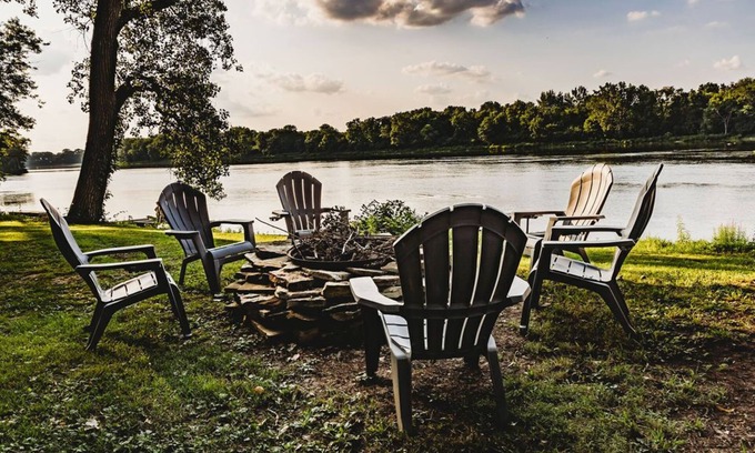 Wilmington House | Cozy 3-bedroom home on the waterfront, dog friendly!