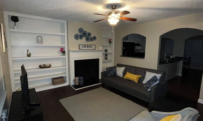 Fairburn House | Cozy 3-bedroom home with WiFi and AC near the Airport