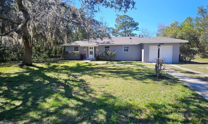 Spring Hill House | Cozy 3-bedroom house in peaceful Spring Hill with WiFi, AC. Sleeps up to 15