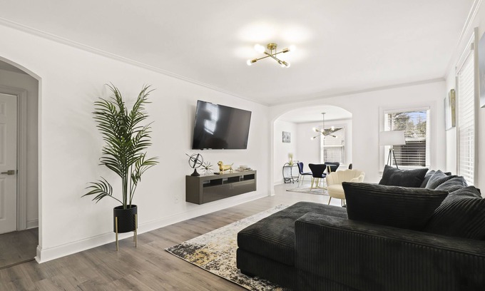 Sylvan Hills House | Cozy 3 Bedroom House by the Airport