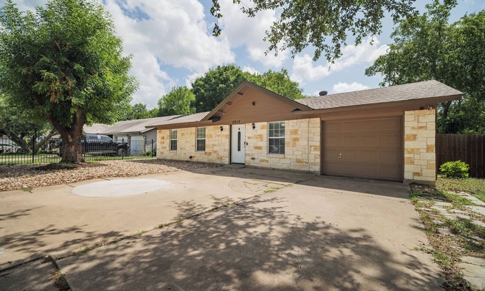 Franklin Park House | Cozy 3-bedroom house in Central Austin