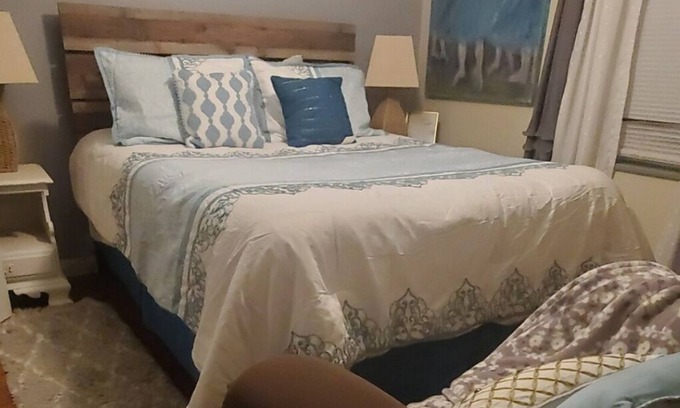 Easton House | Cozy 3-bedroom house in welcoming Easton with AC, WiFi. 2 minutes from downtown.