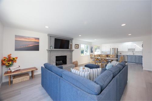 El Granada House | Cozy 3-bedroom house, ocean view, walk to beach!