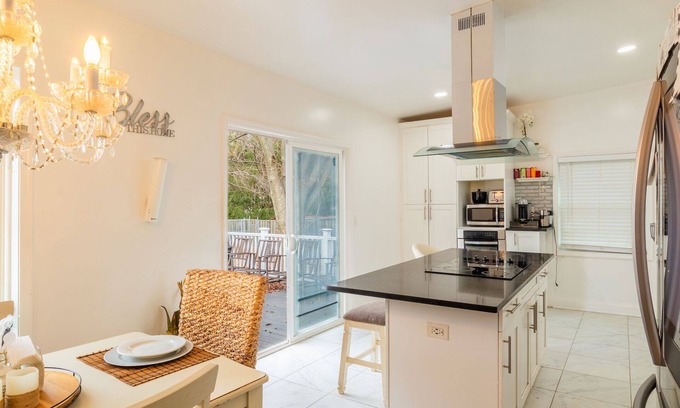 Stone Tavern House | Cozy 3-bedroom house in enjoyable East Windsor with AC, WiFi & car charging