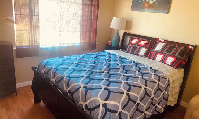 Southeastern Sacramento House | Cozy 3-bedroom house in charming Sacramento with WiFi, AC