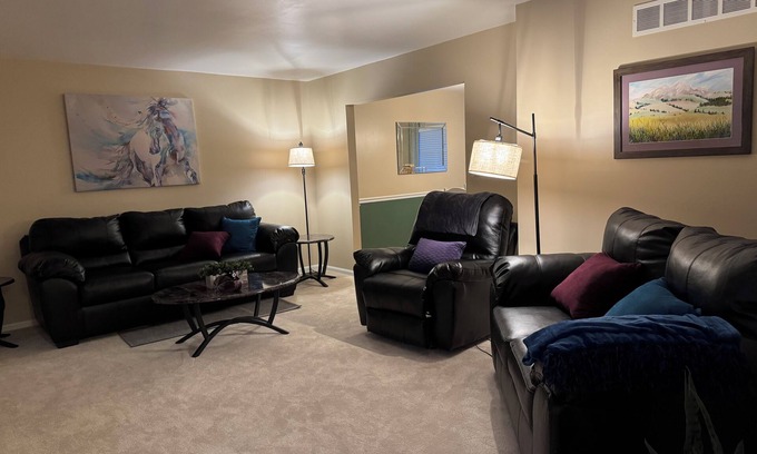 Edgewood House | Cozy 3-Bedroom House with WiFi, streaming TVs in Peaceful Edgewood