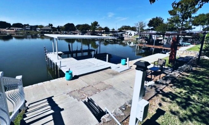 Granbury House | Cozy 3 Bedroom Lake House with boat dock/patio on deep water.