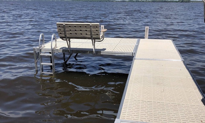 Oshkosh House | Cozy, 3 bedroom lakefront home