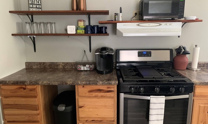 Pierre House | Cozy 3-bedroom mobile home in the Spring Creek Area just north of Pierre.