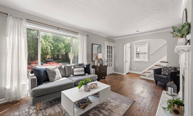 Euclid House | Cozy 3-Bedroom Near Cleveland