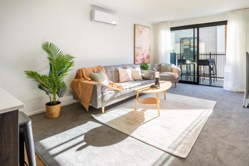 Addington Apartment | Cozy 3 bedroom near Hagley Park w/Garage