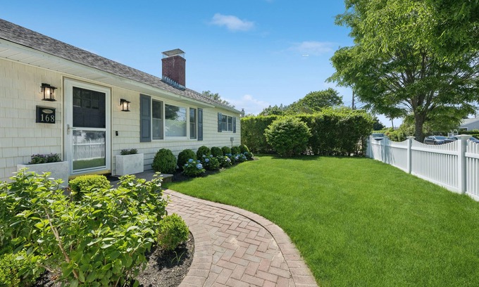 Southampton House | Cozy 3 Bedroom Southampton Village Oasis