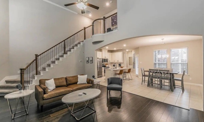 North Central Carrollton House | Cozy 3-bedroom townhome with WiFi, AC in centrally located Carrollton