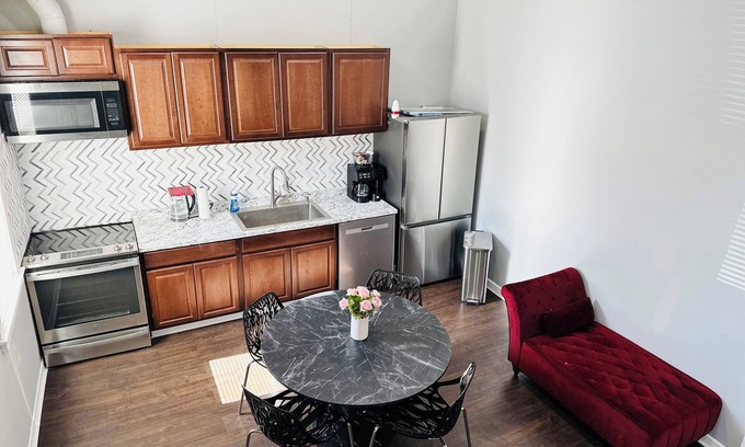 Glenwood House | Cozy 3-bedroom townhome in welcoming Glenwood with WiFi, AC and Park 2 min drive