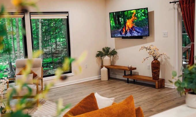East Stroudsburg Ski Chalet | Cozy 3-bedroom chalet in fabulous East Stroudsburg with AC, WiFi