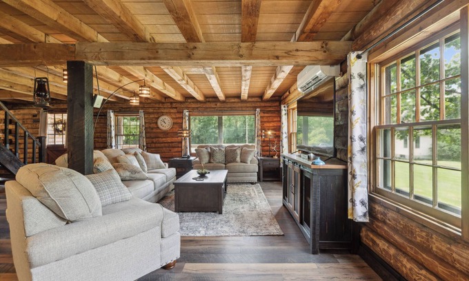 Saratoga Springs Cabin | Cozy 3-bedroom cabin in welcoming Saratoga Springs with WiFi, AC close to track.