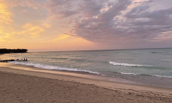 Rogers City House | Cozy 3-bedroom vacation home just steps to Lake Huron