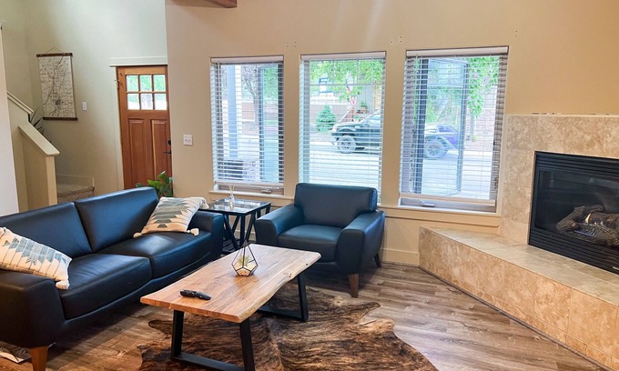 Old Farm District House | Cozy 3-bedroom w/fireplace & office near Old Milln