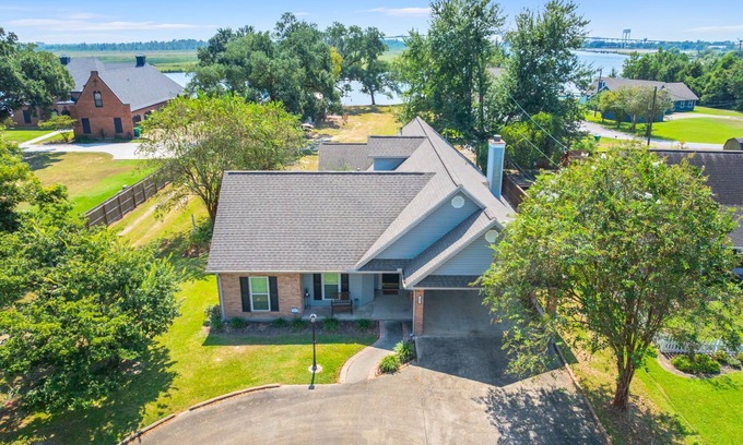 Lake Charles House | Cozy 3 BR Riverfront home in Westlake just minutes from downtown Lake Charles