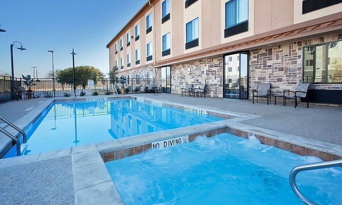 Mineral Wells Hotel | Cozy 3 Queen Beds Suite at Red Lion Inn & Suites, Free Parking, Outdoor Pool!