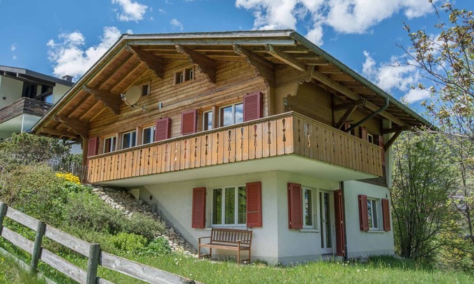 Adelboden House | Cozy 3-room holiday apartment combined with a studio in a quiet location.