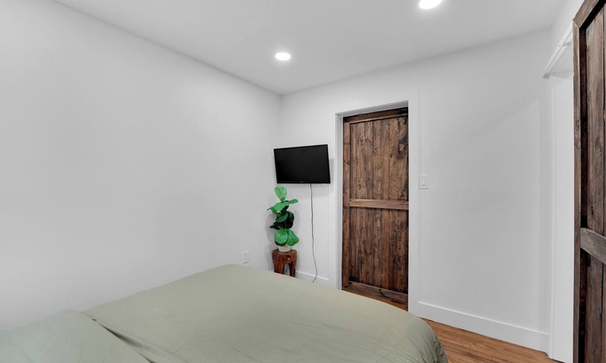 North Brunswick Condo | Cozy 3-bedroom condo with AC and WiFi in lovely North Brunswick Township