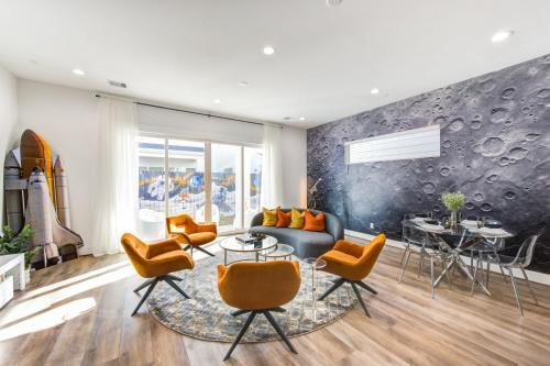 Greater Third Ward House | Cozy 3BD Space-Inspired Home - Patio Lounge & BBQ
