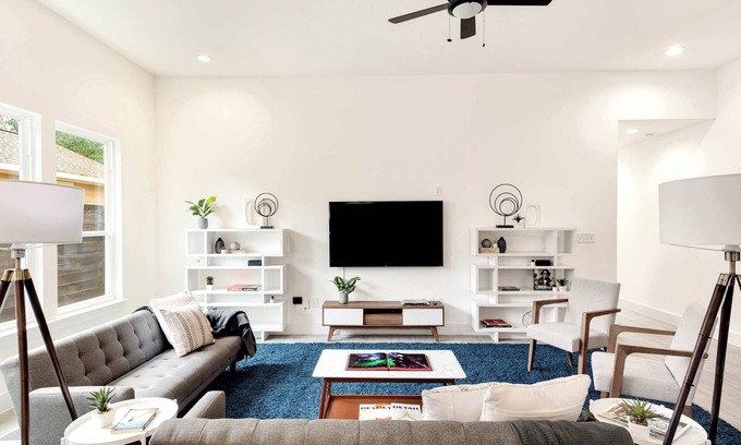 Lexington House | Cozy 3BR/2BA Retreat w/Private Pool & BBQ