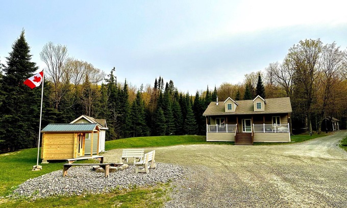 Armour House | Cozy 3BR cottage on 100acres with hiking trails, firepit, woodstove & sauna